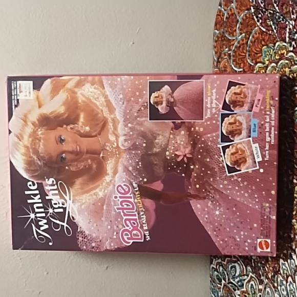 Twinkle Lights Barbie - Picture 6 of 8